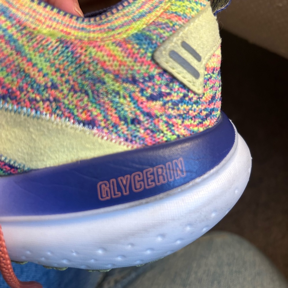 Colorful Brooks running shoes - Picture 6 of 7
